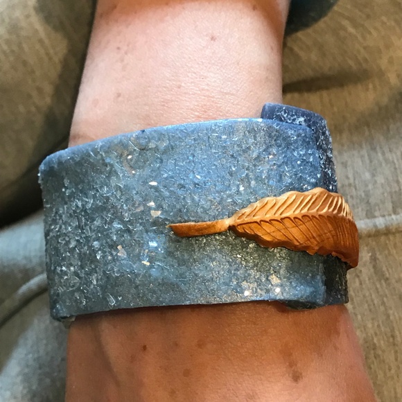 Matana chasing a feather Bird bangle in Denim - Picture 8 of 8